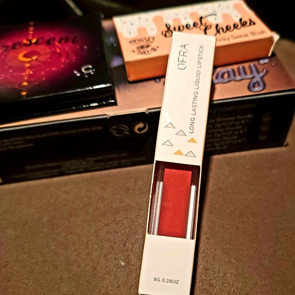 Makeup Lot Eyeshadows, Blush, & Liquid Lipstick - Picture 3 of 11